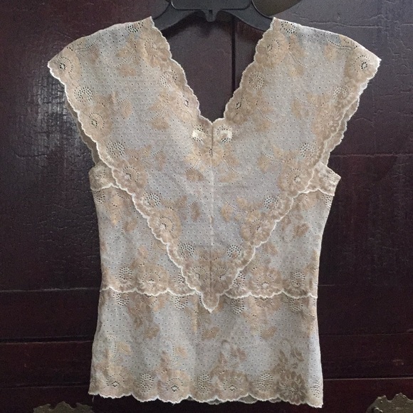 Sleeveless Lace Top - Picture 3 of 5
